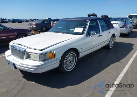 1994 Lincoln Town Car Signature/Tournament from USA, damaged, VIN 1LNLM82W2RY657006